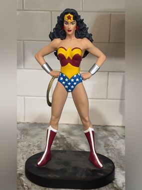 Warner Bros. Wonder Woman Figurine - Red, Yellow, Blue